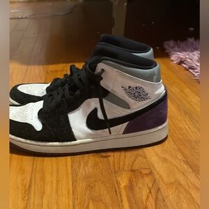 Jordan Air Jordan 1 Mid SE "Court Purple Suede"
